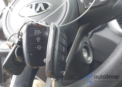 2017 Kia Sorento 2.4L L z USA, uszkodzony, nr VIN 5XYPG4A39HG282977